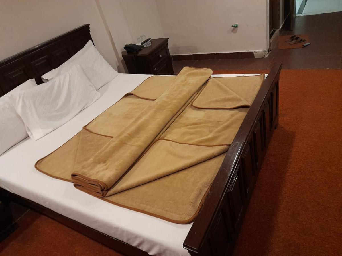 Hotel Burj Al Hateem Равалпинди Екстериор снимка