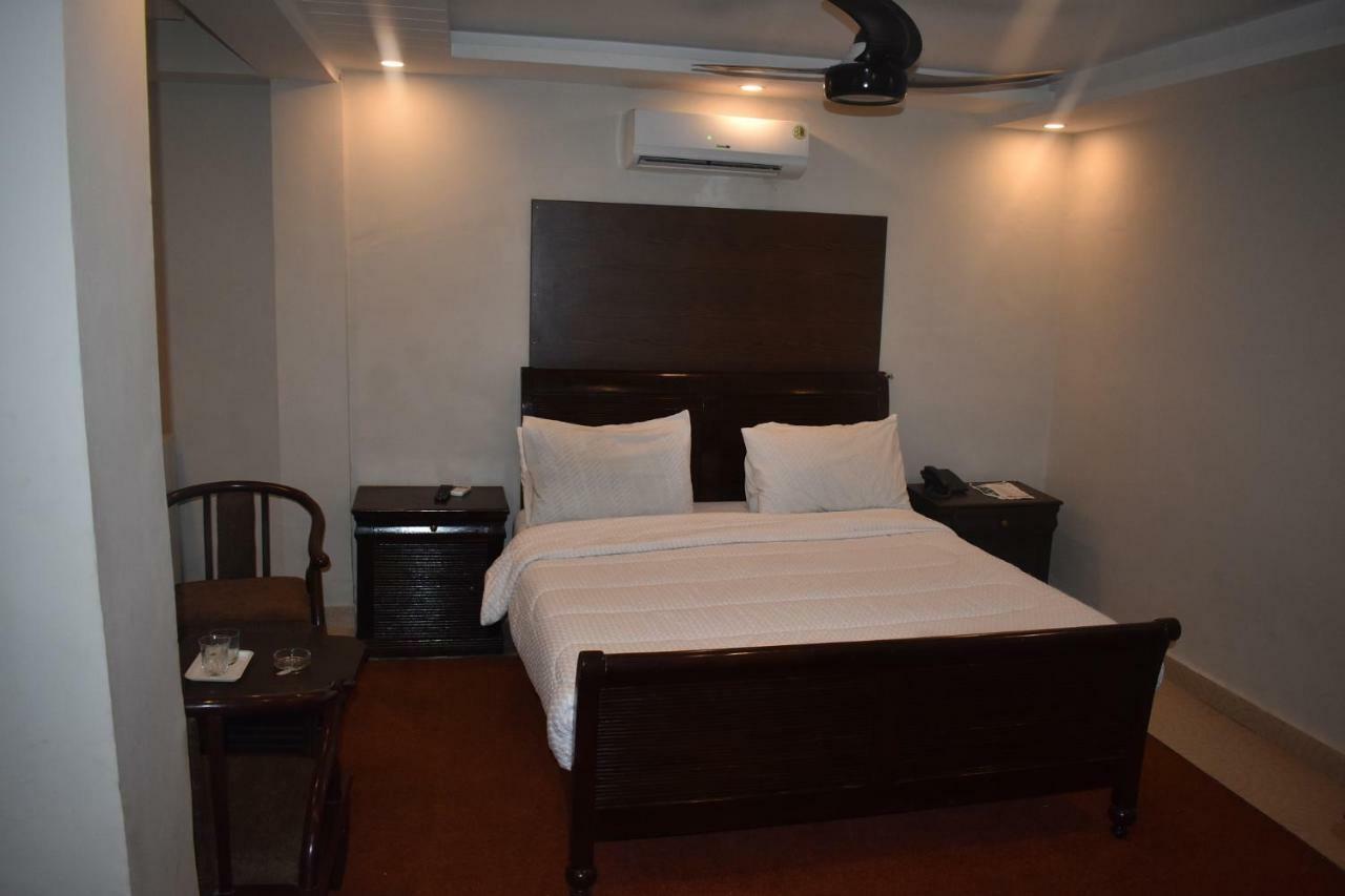 Hotel Burj Al Hateem Равалпинди Екстериор снимка